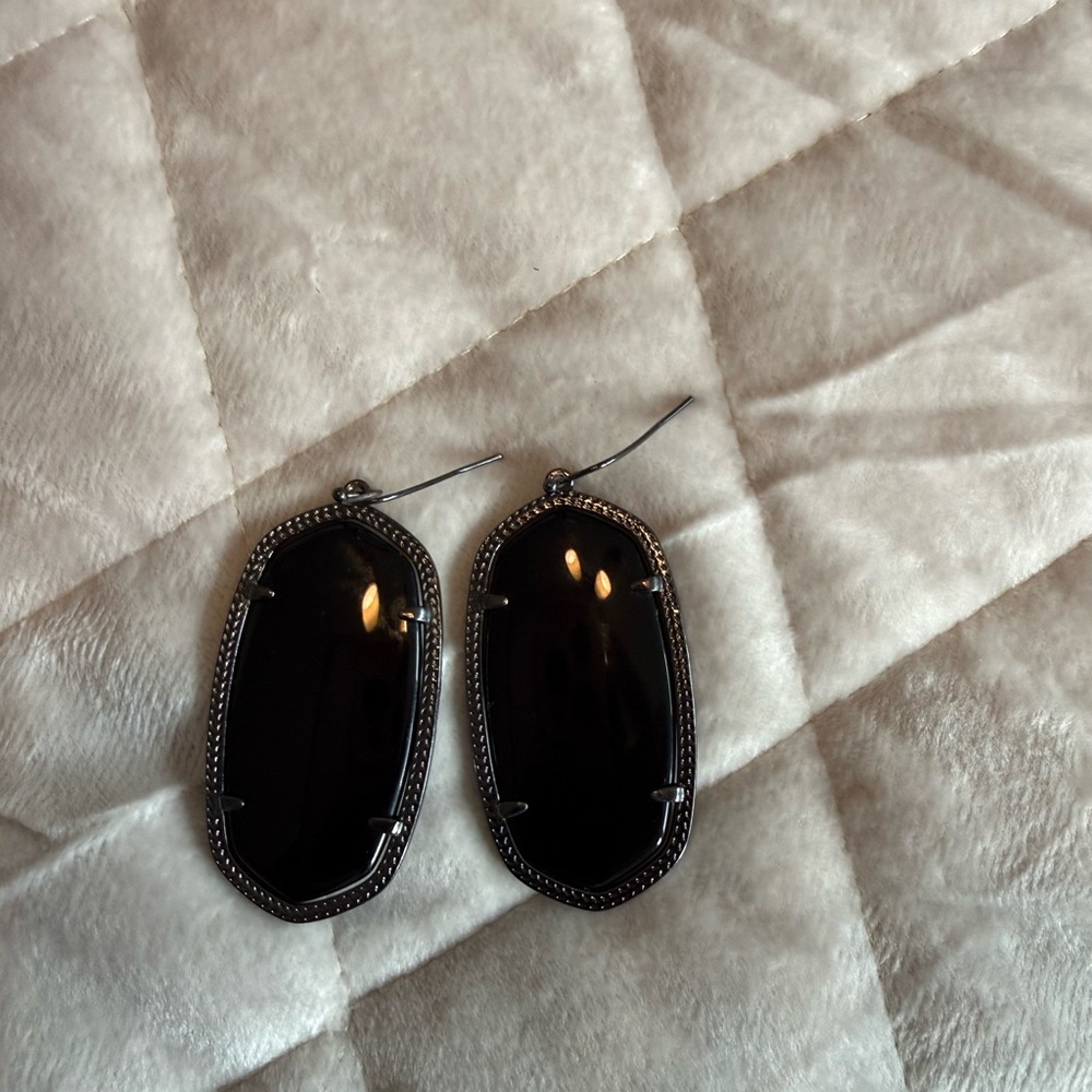 Kendra Scott Danielle earrings - black with gunmetal frame
